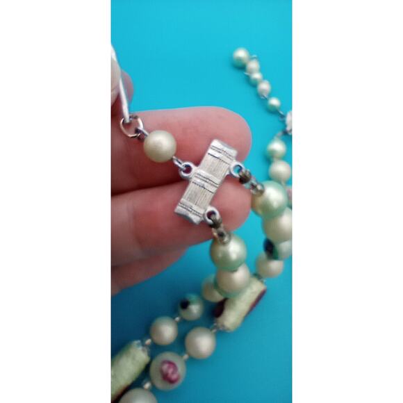 Vintage Double Strand Beaded Choker Necklace Green White Faux Pearl AB Japan - Picture 9 of 11